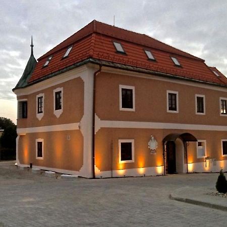 Kastiel Ottlyk Hotel Banovce nad Bebravou Exterior photo